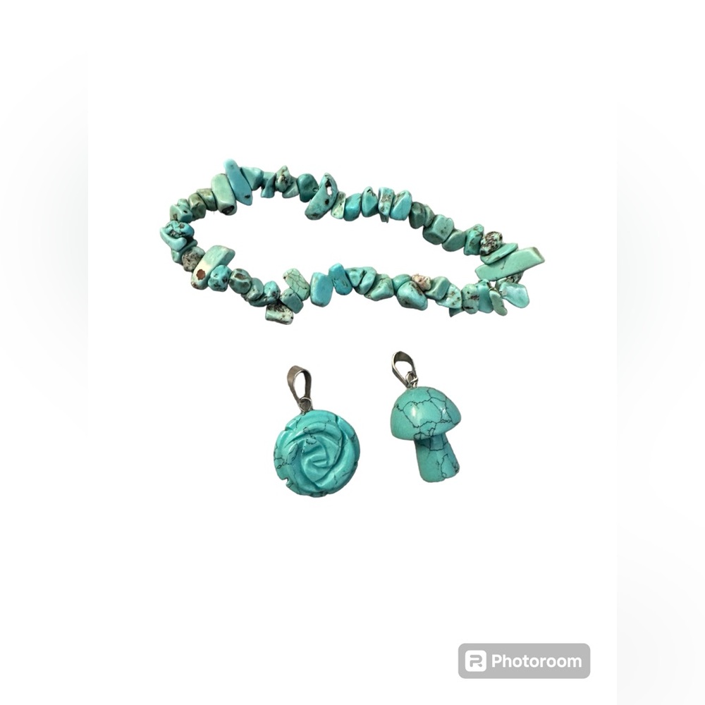 Turquoise bracelet and 2 pendants
